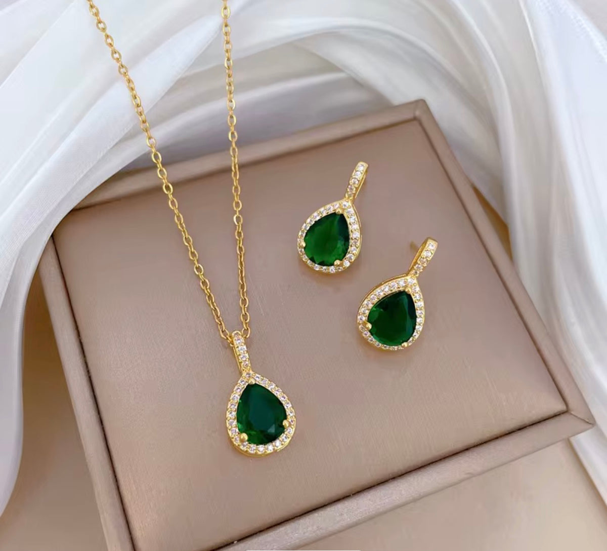 Emerald set
