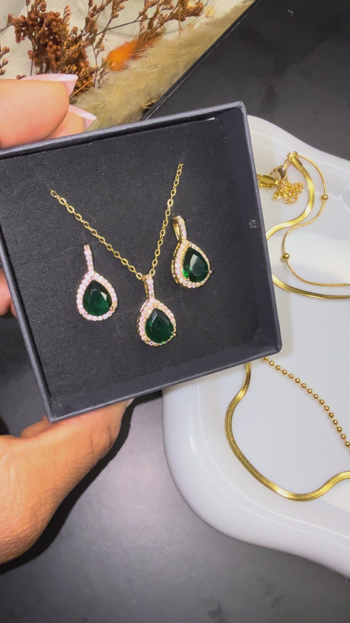 Emerald set